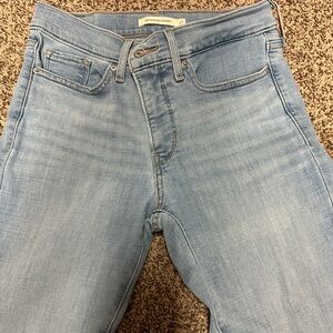 Levi’s skinny jeans 27W HEMMED TO 26” long.